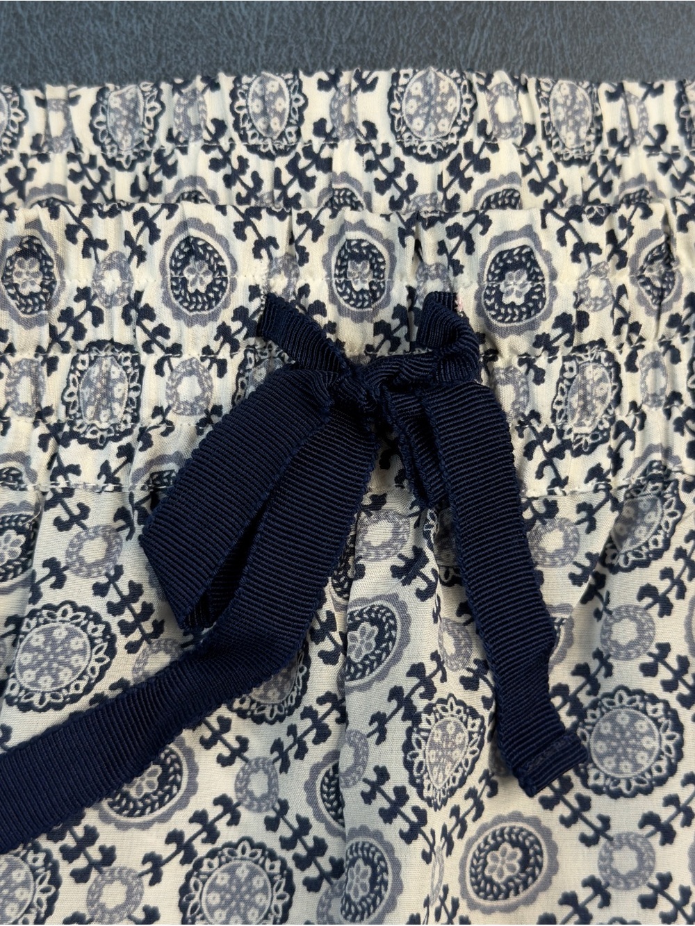 Joie Blue & White Geometric Medallion Print Drawstring Shorts - Size S - Picture 8 of 11